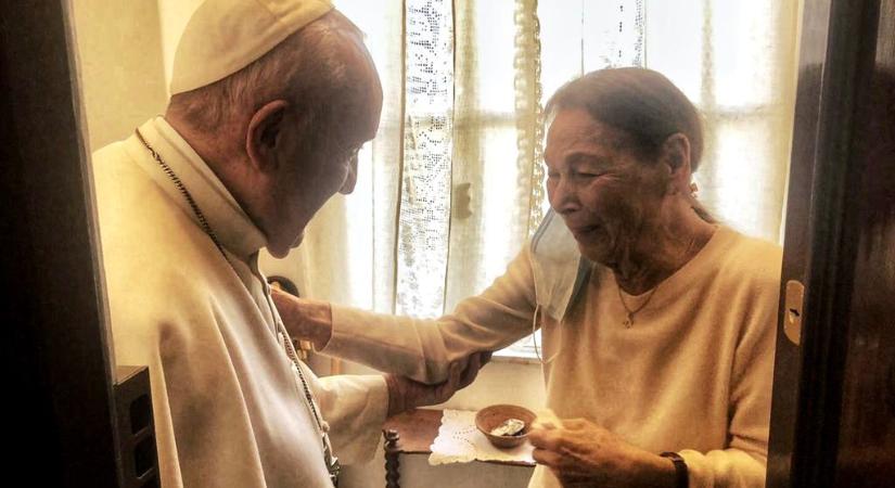 Ferenc pápa Bruck Edith magyar holokauszttúlélő olasz írónővel találkozott