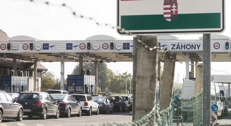Ötórás várakozásra kényszerülnek az autósok Záhonynál