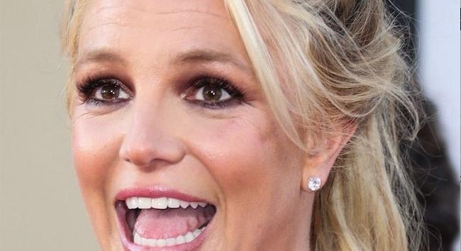 Az őrület folytatódik: Britney Spears a jelek szerint titkos kódokkal kommunikál