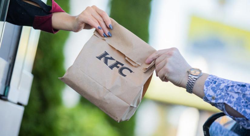 „Hihetetlenül kínos” jelenet egy KFC autós ablakánál