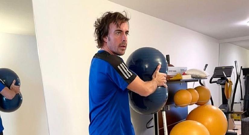 Így néz ki a 39 éves Fernando Alonso nyaka