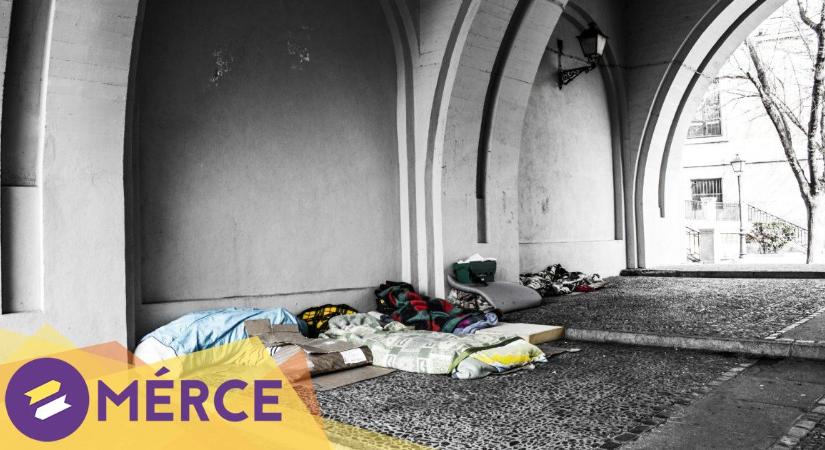 Brutálisan megvertek két hajléktalan embert a mohácsi rendőrök