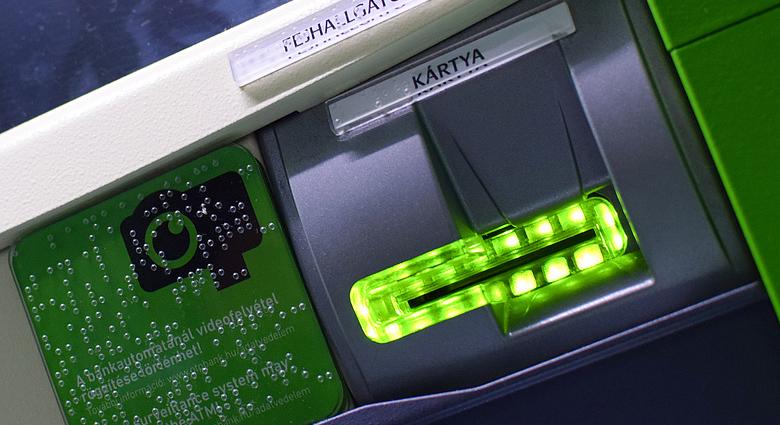 Változatos módszerekkel fosztják ki a pénzkiadó automatákat