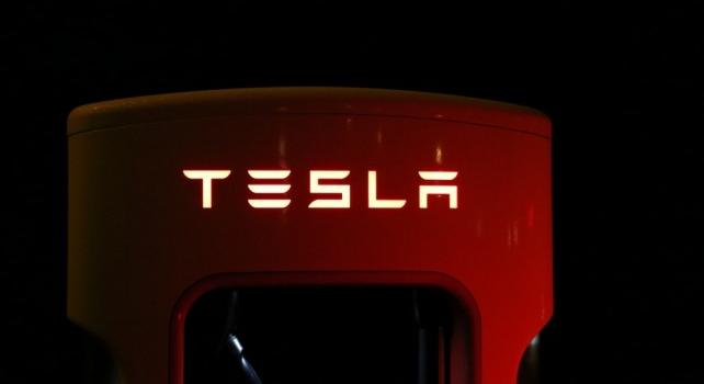 Zuhan a Tesla - Elon Musk újra második helyen