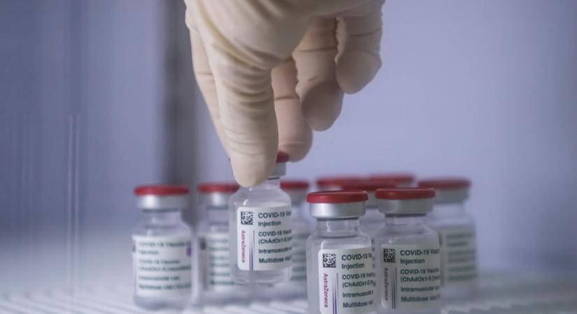 Életveszélybe került egy nő Romániában az AstraZeneca vakcinájától