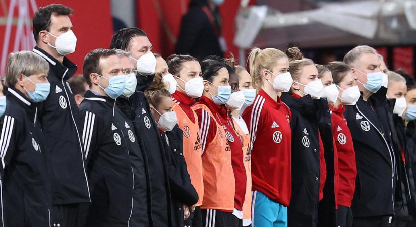 Két Európa-bajnokságot törölt az UEFA a koronavírus miatt