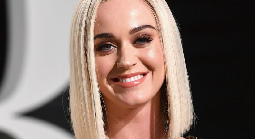 Katy Perry fürdőruhás fotói: a szülés után 6 hónappal ilyen az énekesnő alakja