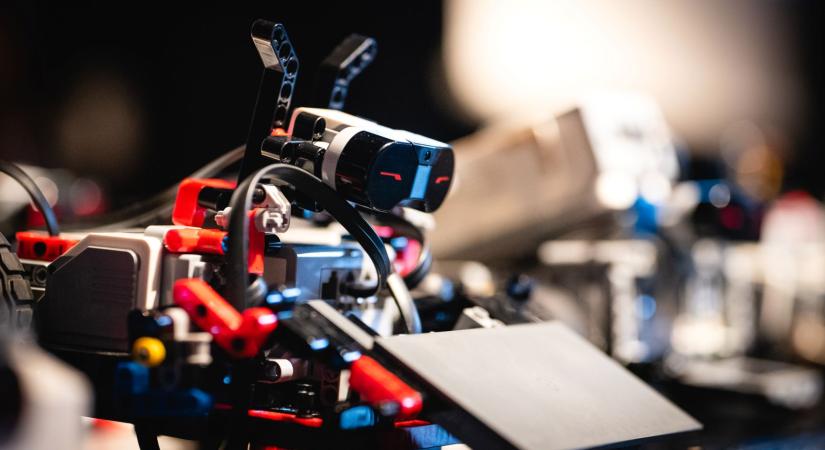 A LEGO robotjai az üde tavaszi fuvallatok a hazai oktatásban