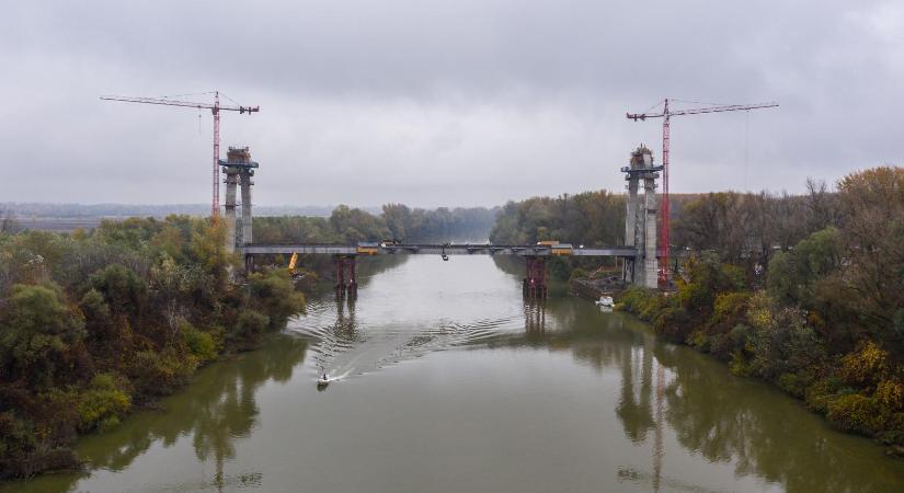 Európában is egyedülálló szerkezetű lesz a tiszaugi híd