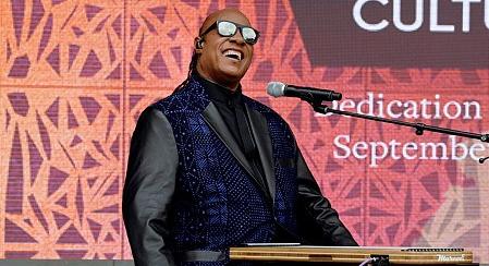 Stevie Wonder Ghánába menekül az amerikai rasszizmus elől