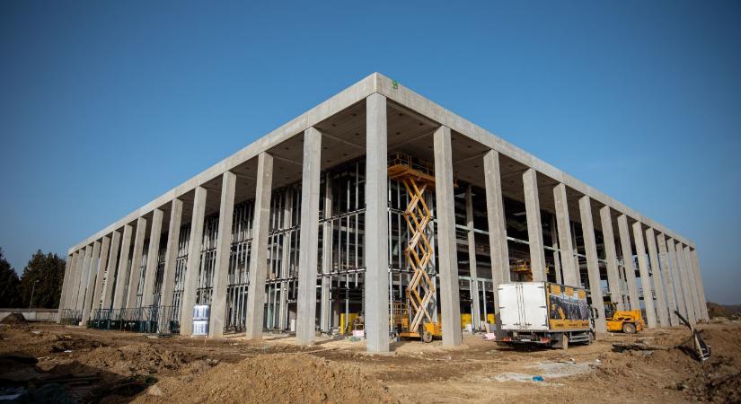 Tágas és modern lesz a szeptemberre elkészülő Kanizsa Aréna