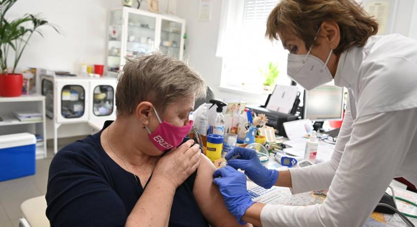 Mind az öt Magyarországon engedélyezett vakcina megvéd a súlyos szövődményekkel szemben