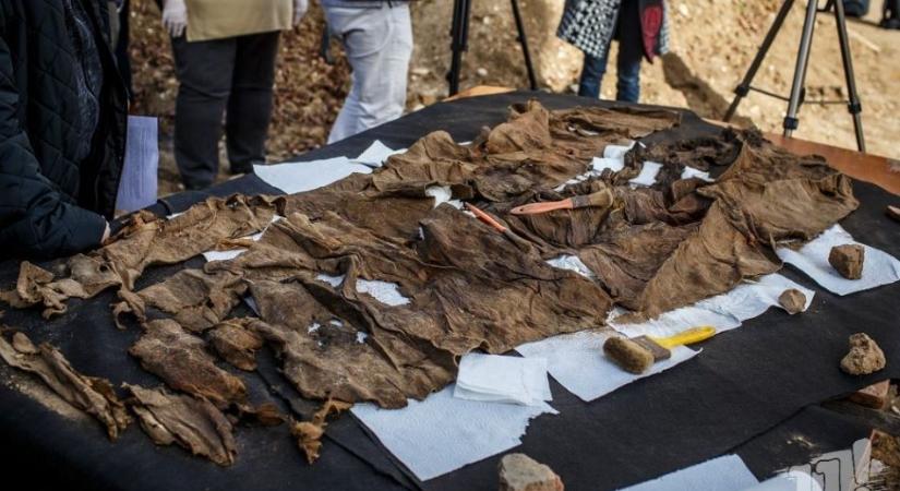 Ötszáz éves miseruhát találtak Jákon