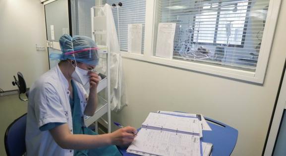 "Nem akarnék meghalni még" - drámai jelenetek a koronavírussal küzdő dunaszerdahelyi kórházban