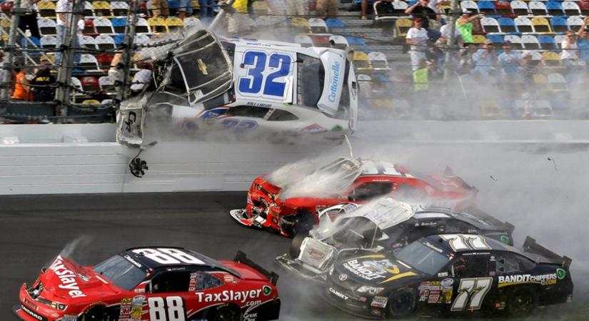 “Véres, sikoltozó emberek mindenhol” – A NASCAR daytonai horrorbalesete