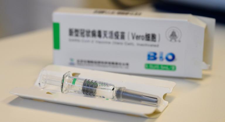 „Orvosokat helyeznek nyomás alá a kormányhivatalok, hogy a kínai vakcinával oltsanak”