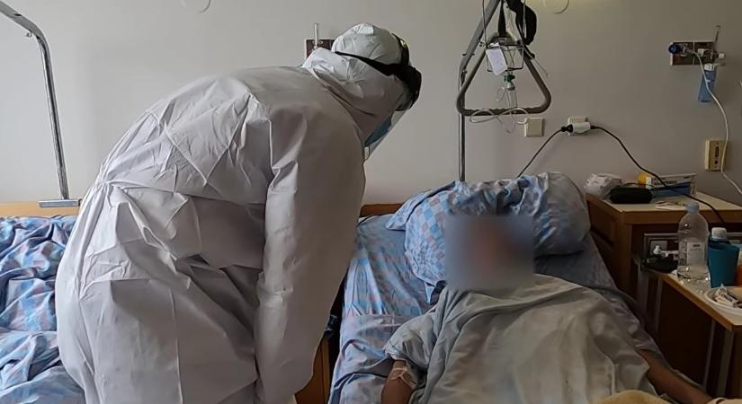 „Itt valószínűleg megint egy halottat visznek át” – Dokumentumfilm készült a dunaszerdahelyi kórház koronavírus elleni harcáról
