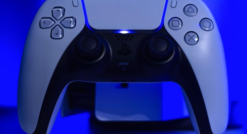 Gyönyörű festésű PS5 kontrollert készített az egyik elvetemült rajongó