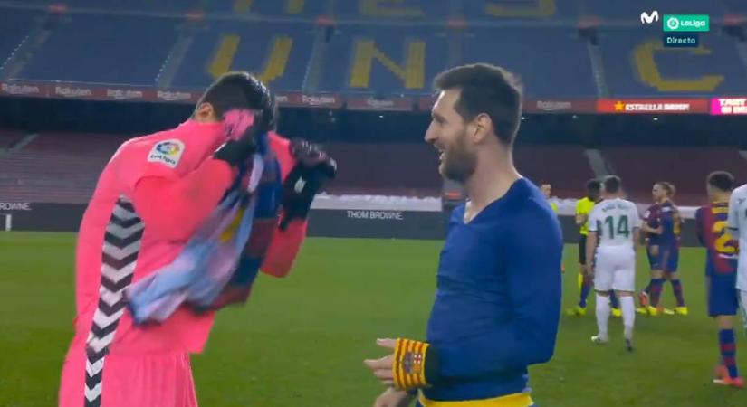 Messi elkérte a kiscsapat kapusának mezét, látnod kell utóbbi reakcióját