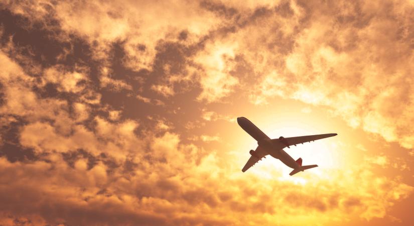 Hihetetlen helytállás: repülőn mentette meg egy férfi életét a nyaralására utazó vecsési doktornő