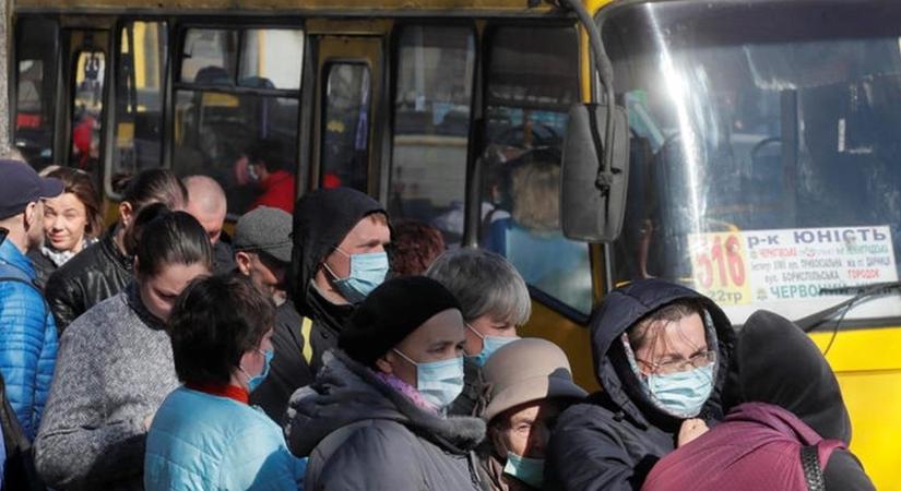 Ukrajnában betiltották az utasforgalmat a vörös zónákban