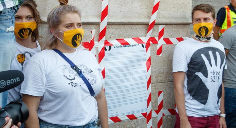 SZFE-s maszk hordása miatt vághatták meg egy nő arcát egy csepeli buszon