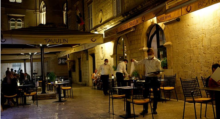 Horvátországban már nyithatnak az éttermek és kávézók teraszai