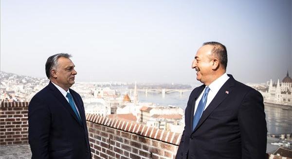 Orbán Viktor fogadta a török külügyminisztert
