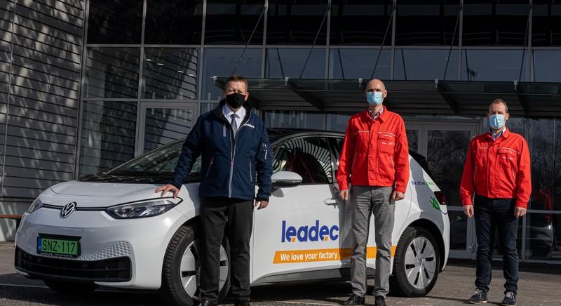 Elektromos szervizautóval közlekednek a győri Audiban a Leadec szakemberei