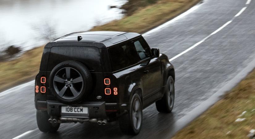 Öklelő orrszarvúként mozog a legbrutálisabb Land Rover