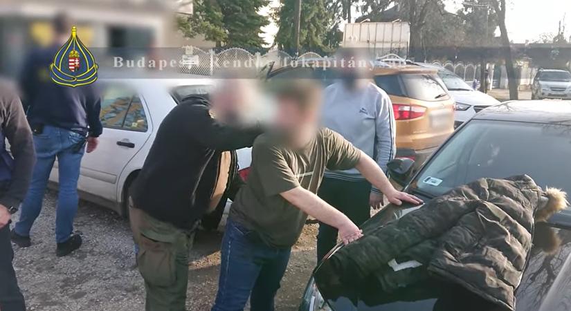 Elfogták a csepeli késes támadót, aki SZFE-s maszkja miatt sebesített meg egy nőt
