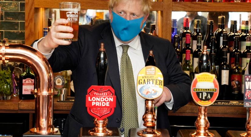 Olcsóbb lehet a nyitást követően az alkohol az angol kocsmákban Boris Johnson szerint