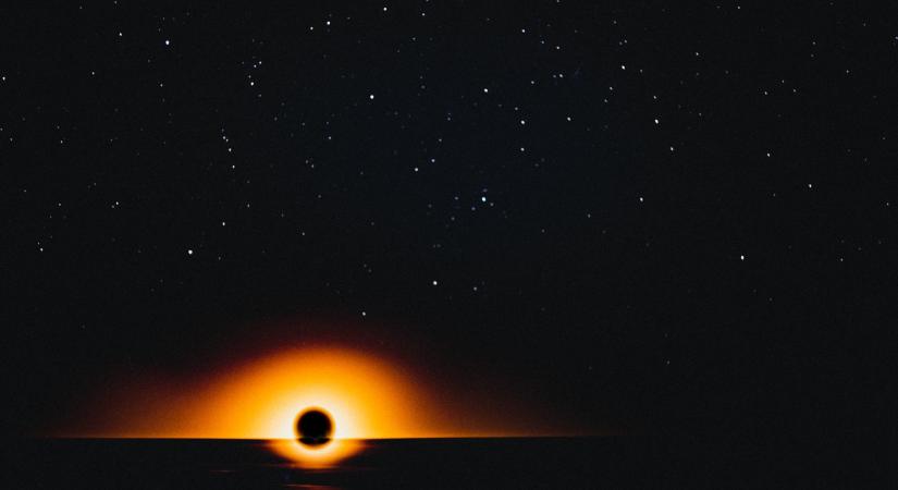 Belülről falhatják fel a neutroncsillagokat a fekete lyukak