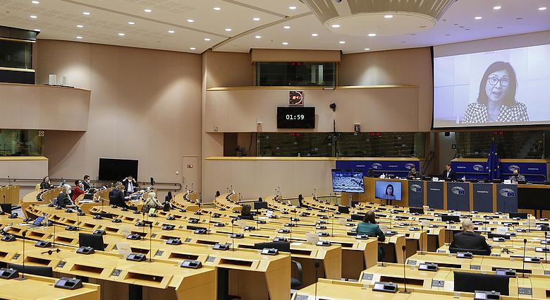 Pellengérre állították az AstraZeneca vezérét az Európai Parlamentben