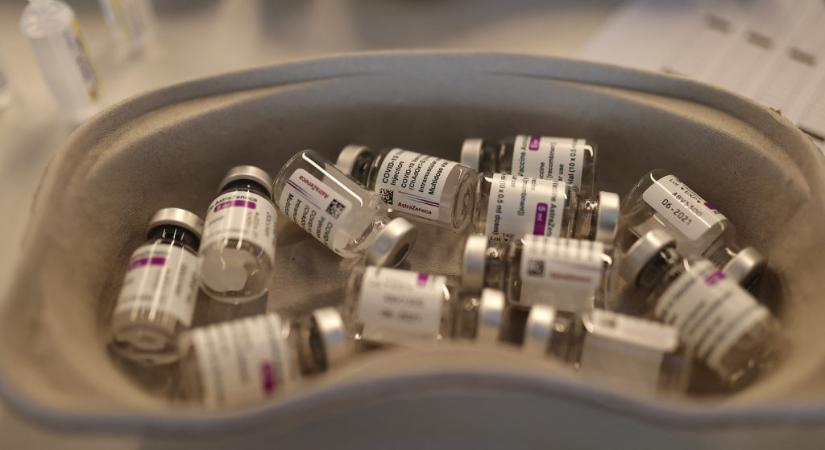 Milliós nagyságrendben állnak az EU-s országokban az AstraZeneca vakcinái