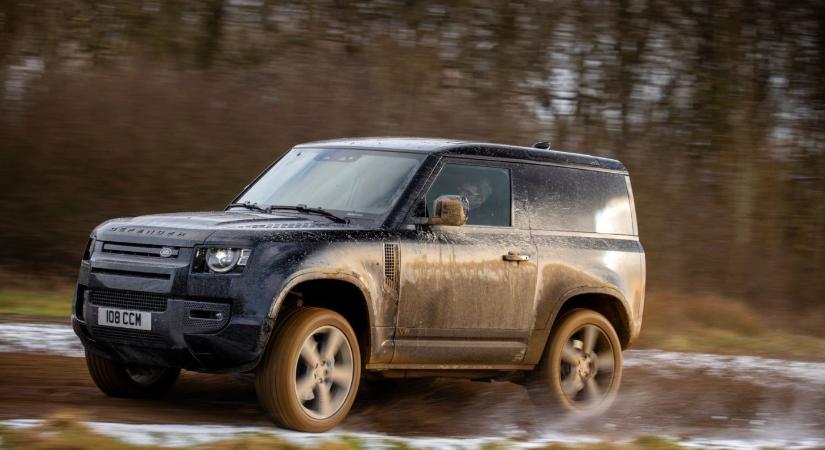 Szép dolog a villanyosított jövő, de most még az 525 lóerős V8-asban bízik a Land Rover