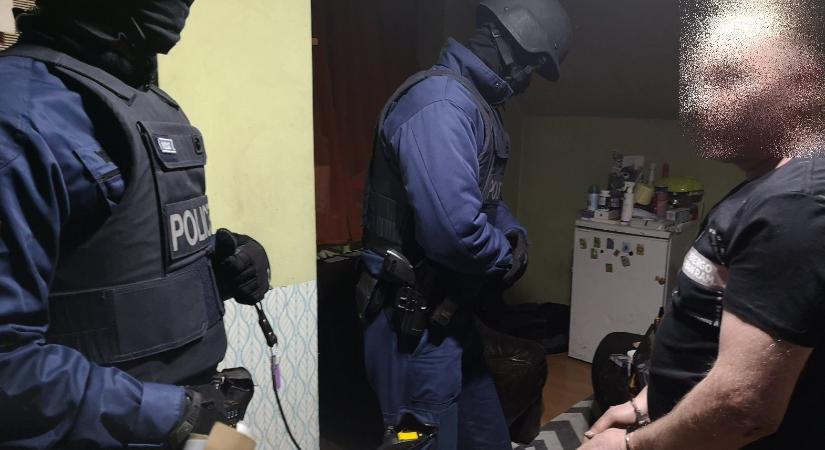 Csornai droghálózat: videón a rendőrségi akció