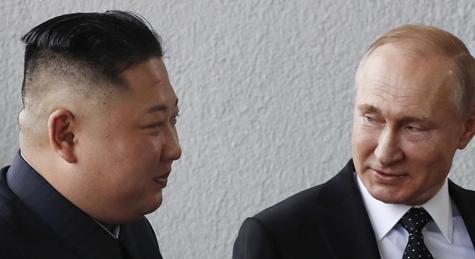 Vasúti hajtánnyal tértek haza az orosz követség diplomatái Észak-Koreából