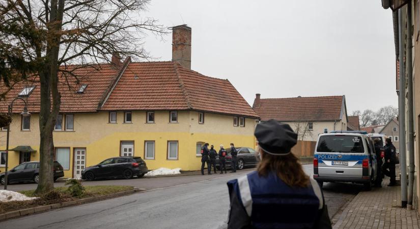 Drogterjesztésben utazó német neonácikra csaptak le a rendőrök