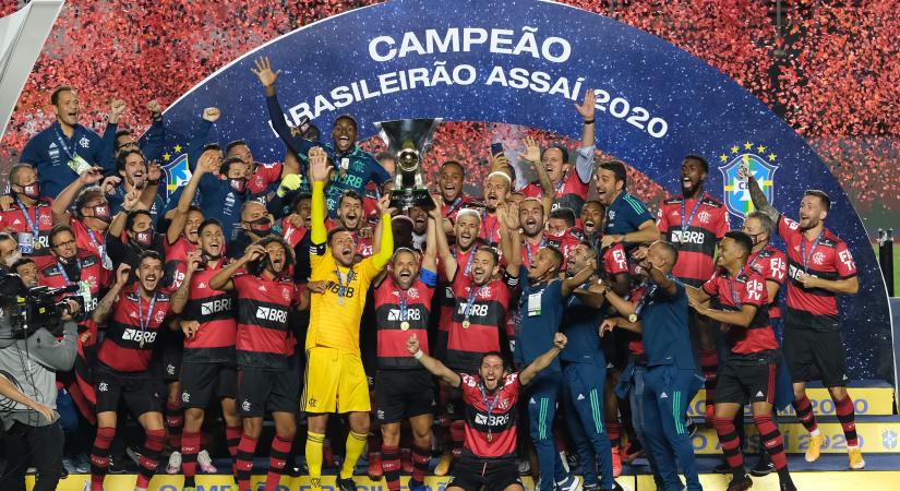Drámai végjáték és mobiltelefonos meccsnézés után ünnepelt a brazil focicsapat - videó
