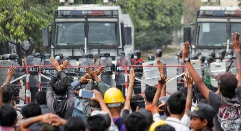 A hatóságok szétoszlatták a tüntetőket Mianmarban