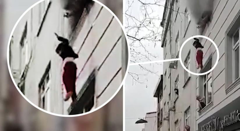 Ablakon dobta ki a gyerekeit a török anyuka, hogy megmentse őket a tűztől