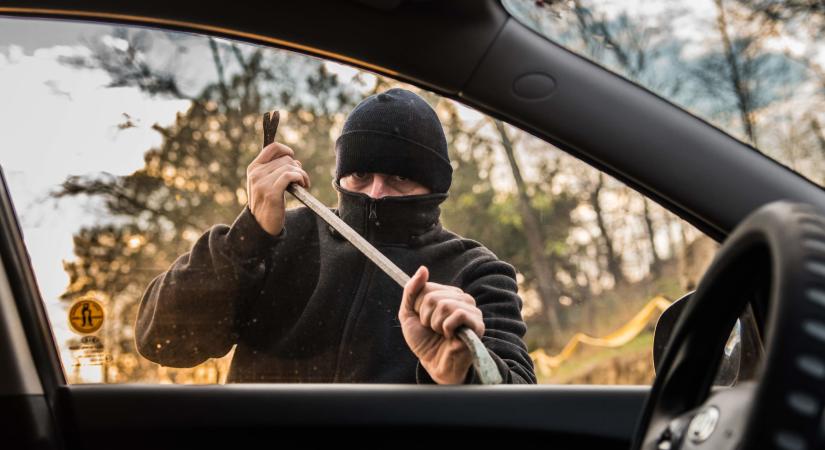 Szomorú statisztika Nógrádból: sűrűn csapnak le tolvajok és rongálók a kocsikra