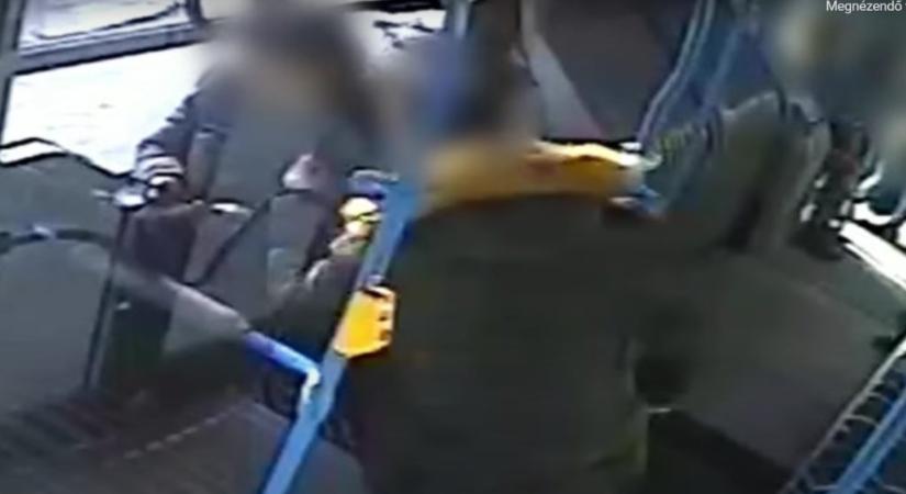 Videón, ahogy Ó. Bence rátámad az SZFE-s maszkot viselő nőre a csepeli buszon