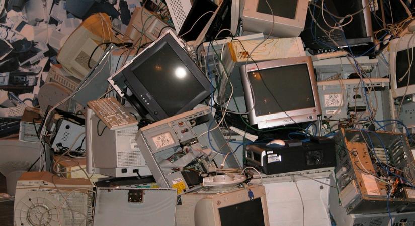 Rengeteg hazai, érzékeny egészségügyi- és személyes adat került elő egy kidobott számítógépből
