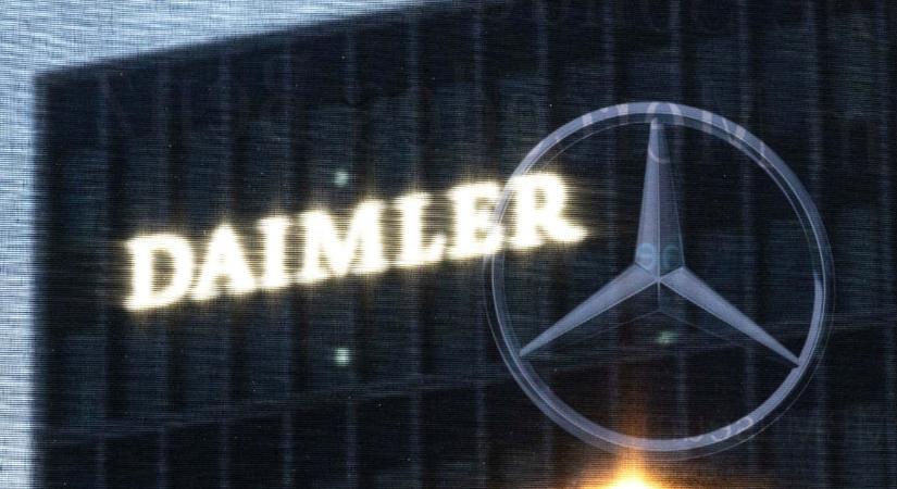 Jutalmat fizet és visszaáll a normál munkaidőre a Daimler