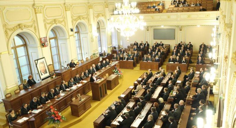Elutasította a cseh parlament a szükségállapot meghosszabbítását – felszólították a kormányt, hogy hirdessen új szükségállapotot