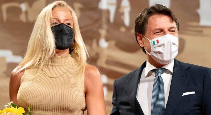 Korábban összefogott a szélsőjobbal, most a nacionalizmus ellen kampányol az olasz ex-miniszterelnök