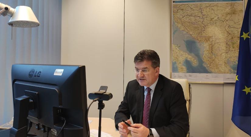 A volt szlovák külügyminiszter egy független Koszovó nélküli térkép miatt magyarázkodhat