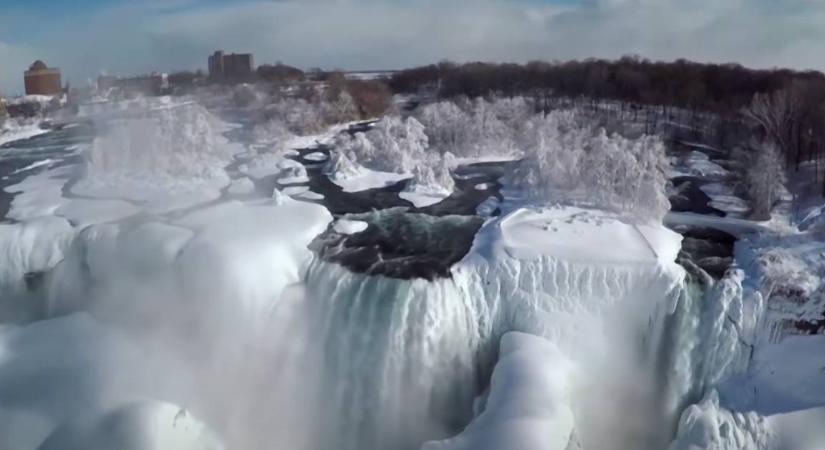 78 év után most először fagyott be a világ egyik legnagyobb vízesése - videó